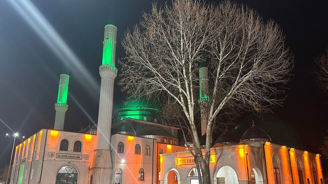 Foto - Ramazan’da ziyaretçi akını! Veysel Karani Türbesi’nde manevi yoğunluk