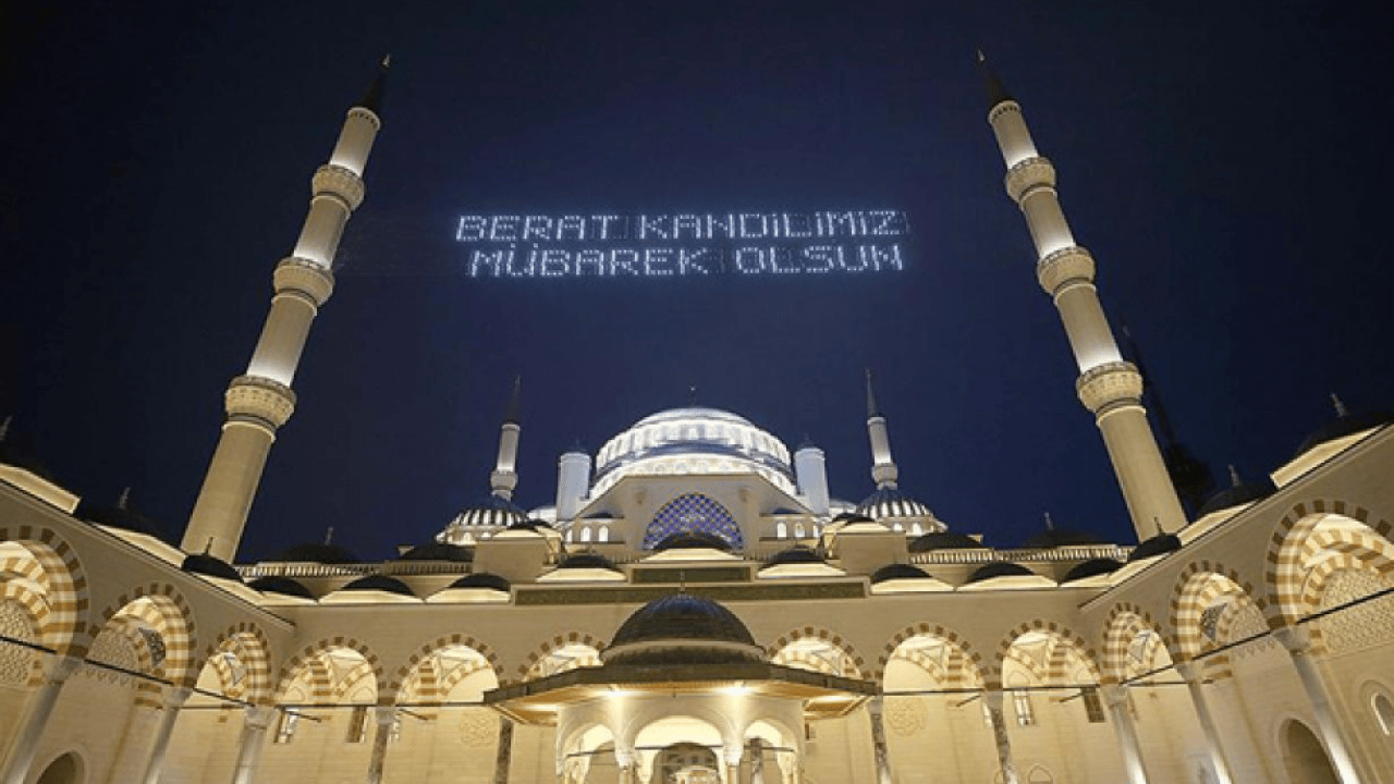 Ramazan’ın kapısı aralanıyor: Mübarek geceye saatler kaldı: İslam alemi Berat Kandili için secdede buluşuyor