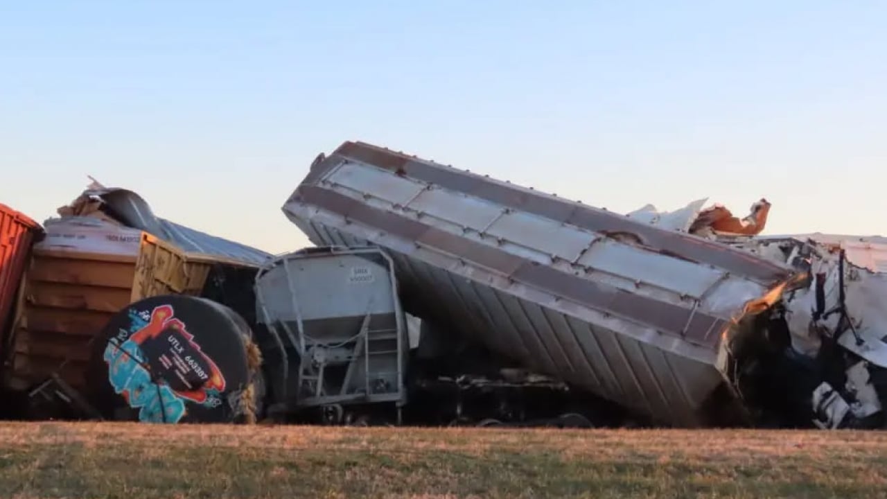 Foto - Raydan çıkan trenden zehir saçıldı! 31 vagon devrildi, evler acilen boşaltıldı