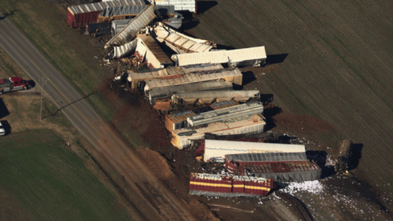 Foto - Raydan çıkan trenden zehir saçıldı! 31 vagon devrildi, evler acilen boşaltıldı