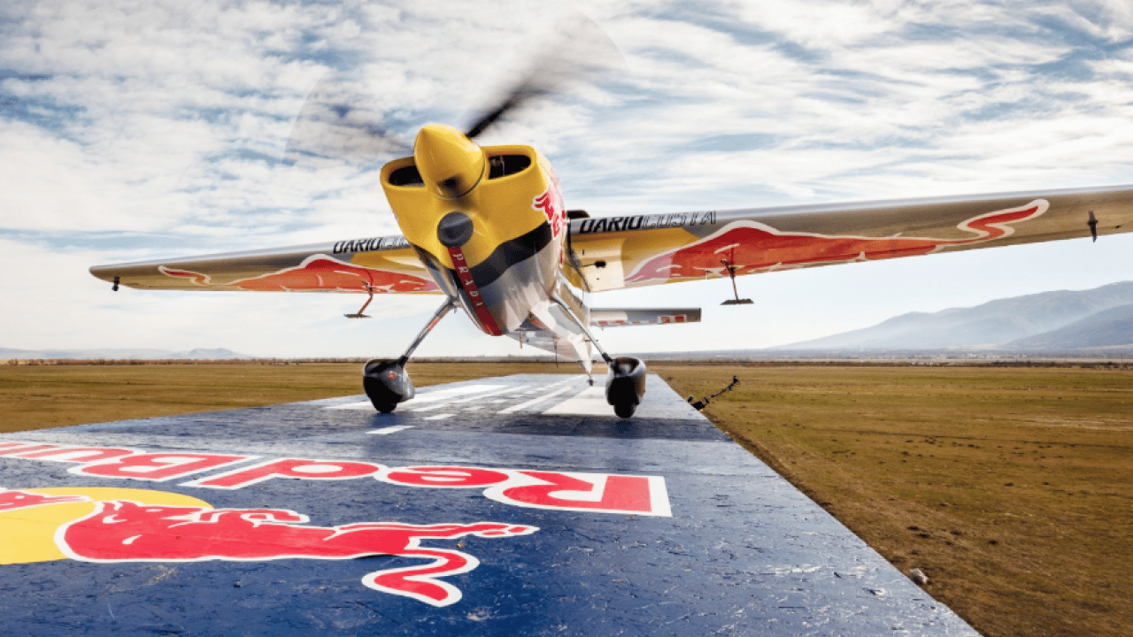 Foto - Red Bull Sporcusu Dario Costa Hareket Halindeki Trene İniş ve Kalkış Yaparak Dünyada Bir İlke İmza Attı