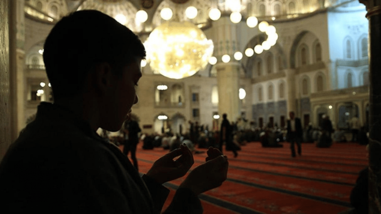 Regaib Kandili ne zaman, hangi gün kutlanacak? Üç ayların ilk kandili bu hafta mı eda edilecek?