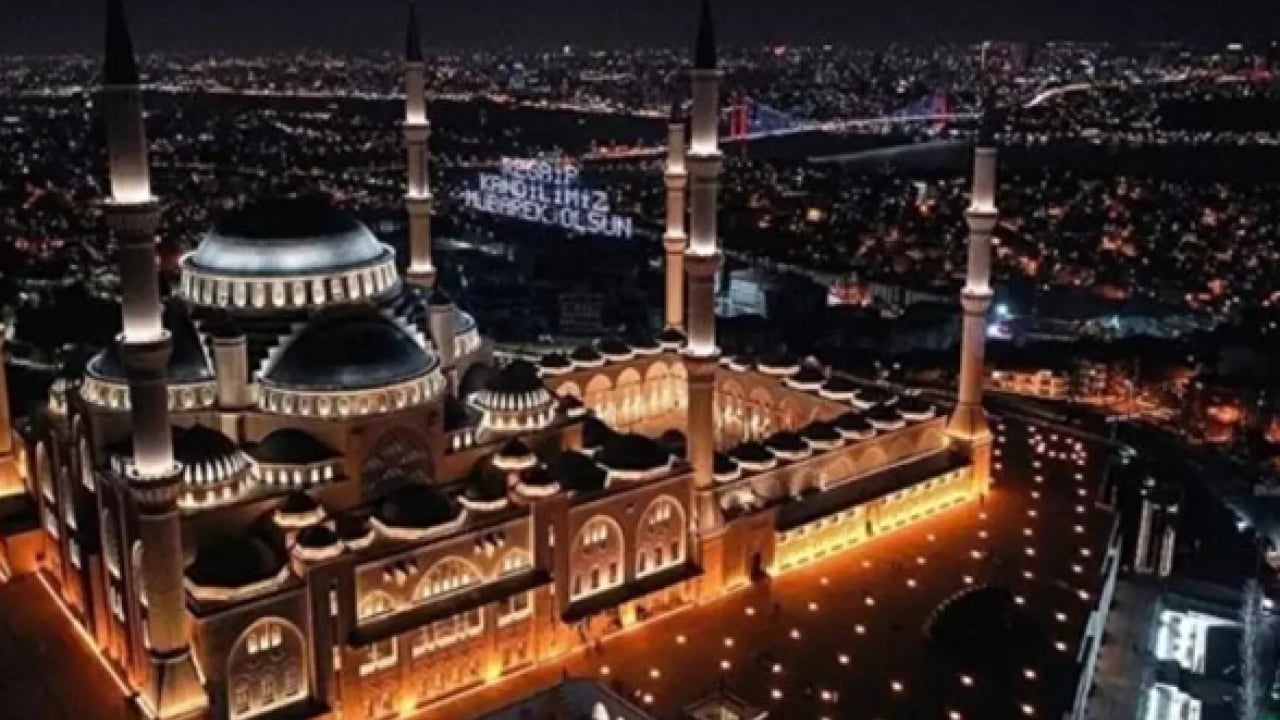 Foto - Regaib Kandili ne zaman, hangi gün kutlanacak? Üç ayların ilk kandili bu hafta mı eda edilecek?