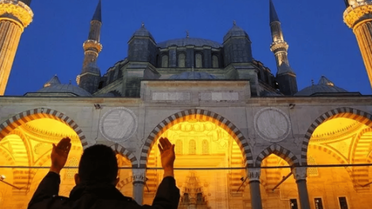 Foto - Regaib Kandili ne zaman, hangi gün kutlanacak? Üç ayların ilk kandili bu hafta mı eda edilecek?