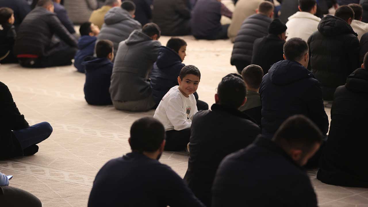 Foto - Regaip Kandili’nde eller semaya açıldı! Dillerde Gazze ve Doğu Türkistan vardı