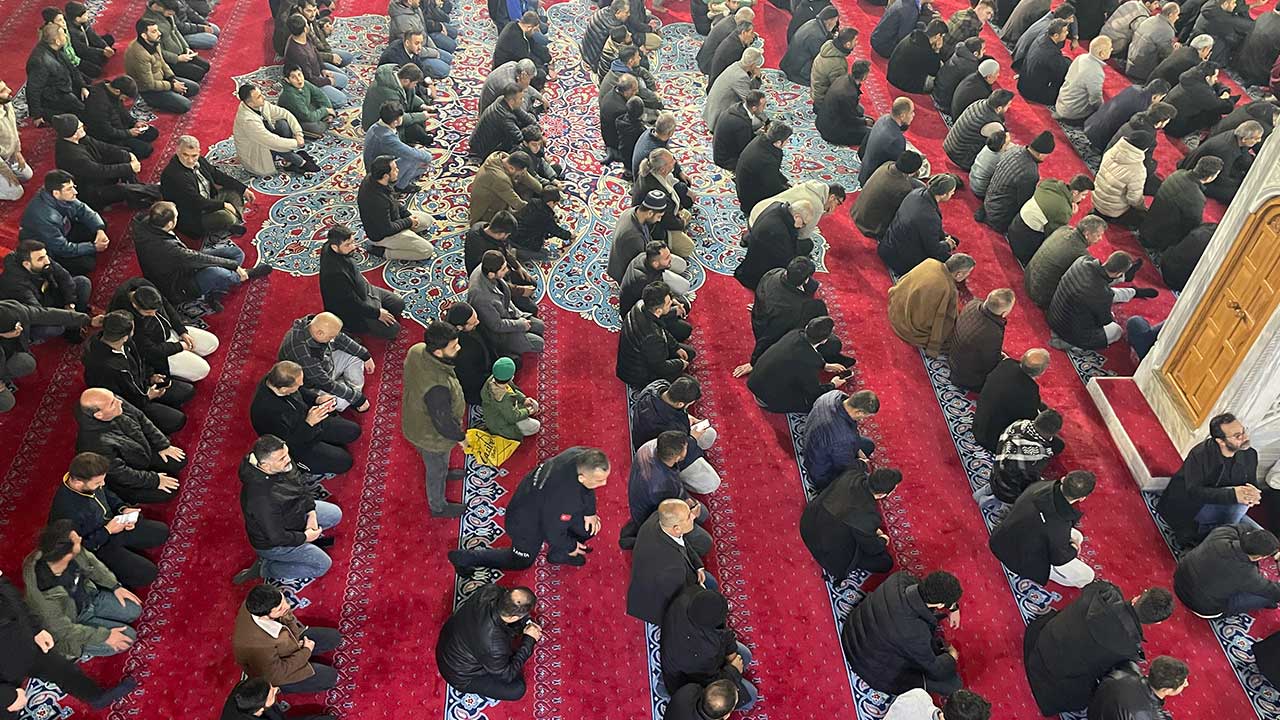 Foto - Regaip Kandili’nde eller semaya açıldı! Dillerde Gazze ve Doğu Türkistan vardı