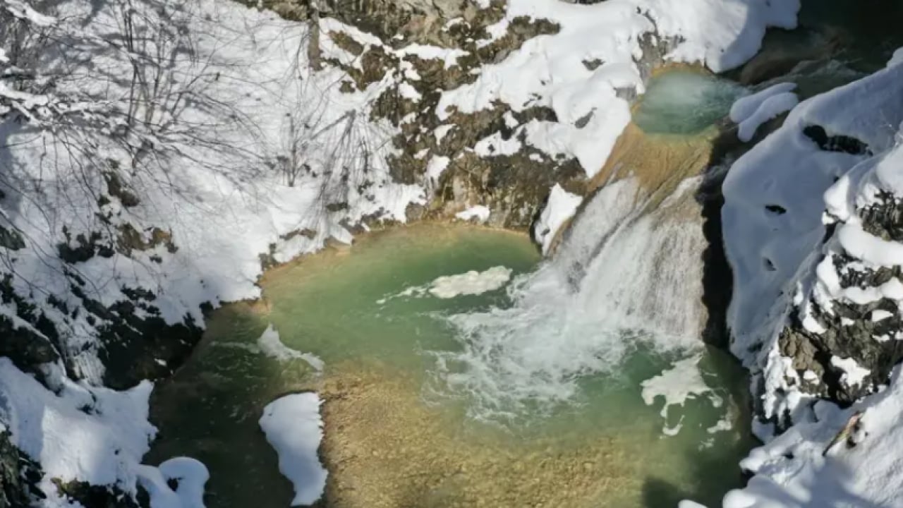 Foto - Rengi yazın değişen doğa harikası! Üç ayrı gölün birleşiminden oluşuyor