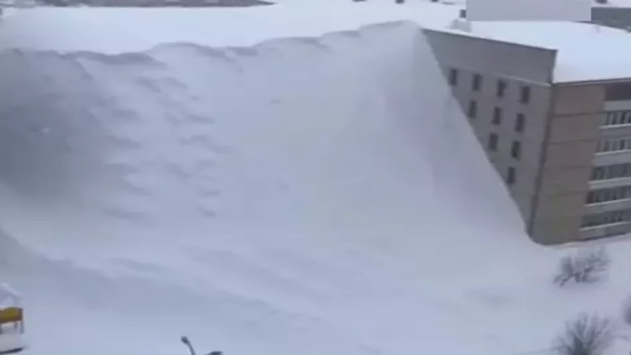 Foto - Resmen buzul çağını yaşıyorlar! Ülkede kar 4. kata kadar ulaştı