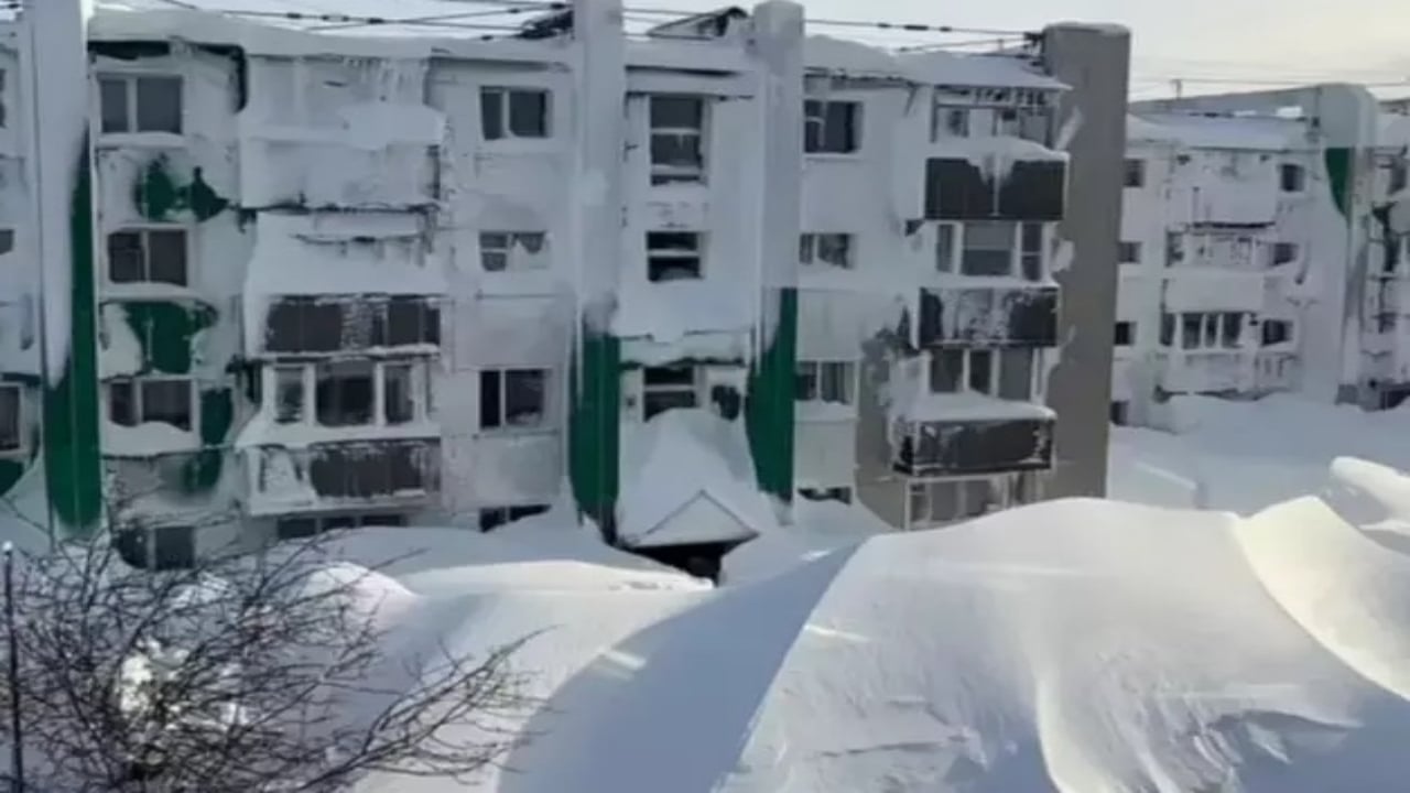 Foto - Resmen buzul çağını yaşıyorlar! Ülkede kar 4. kata kadar ulaştı