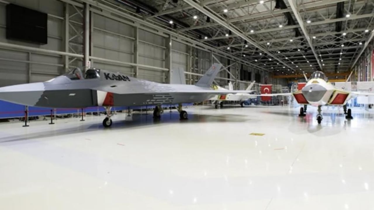 Foto - Resmen çıldırdılar! 3 KAAN sahneye çıktı, casuslar apar topar peşine düştü: Hayalet uçak takipte