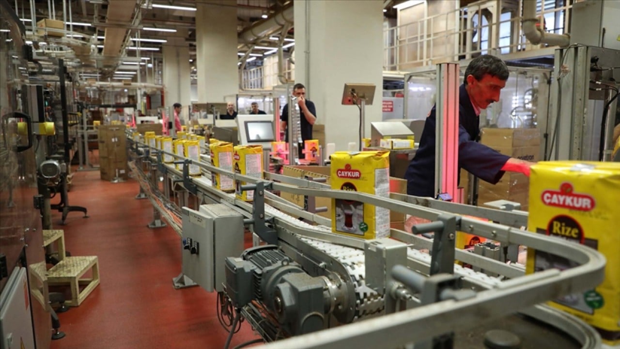 Foto - Resmi Gazete’de yayımlandı! Geçici işçiler sözleşmeli personel olabilecek