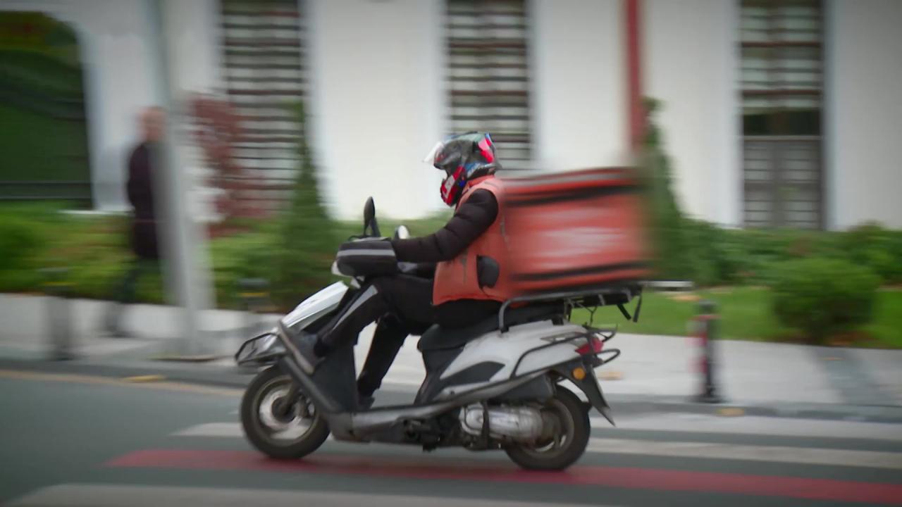 Foto - Resmi Gazete'de yayımlandı! Kuryelerin sürücü belgesinde yaş sınırı değişti