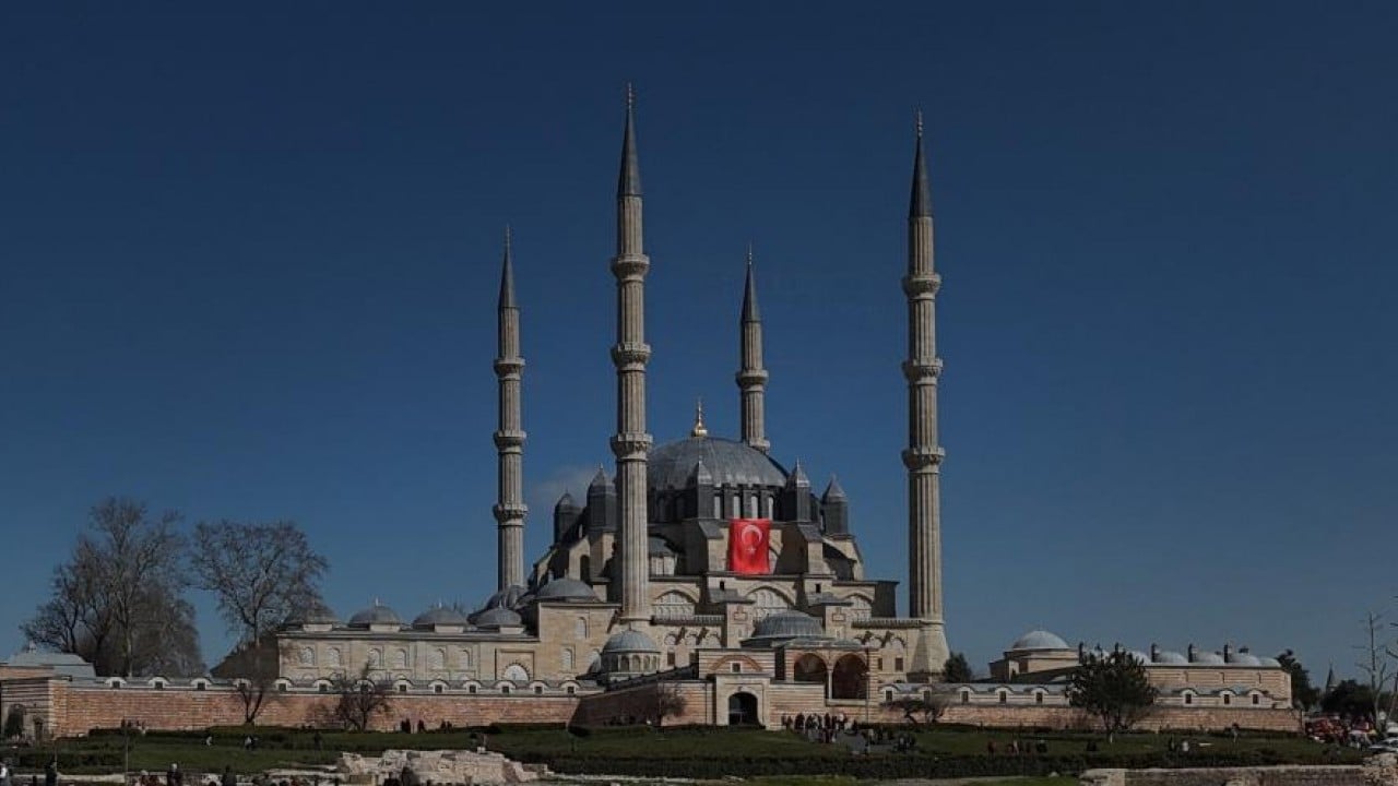 Restorasyon sonrası ilk bayram namazı Selimiye Camii cemaati ile birlikte bayram yaptı