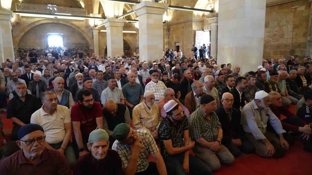 Foto - Restorasyon sonrası ilk Cuma namazı: Sungurbey Camii cemaatine kavuştu