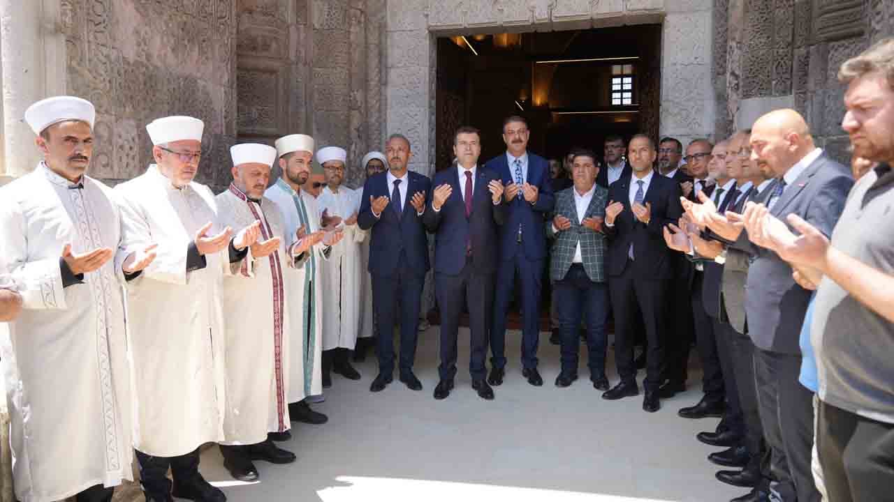 Foto - Restorasyon sonrası ilk Cuma namazı: Sungurbey Camii cemaatine kavuştu