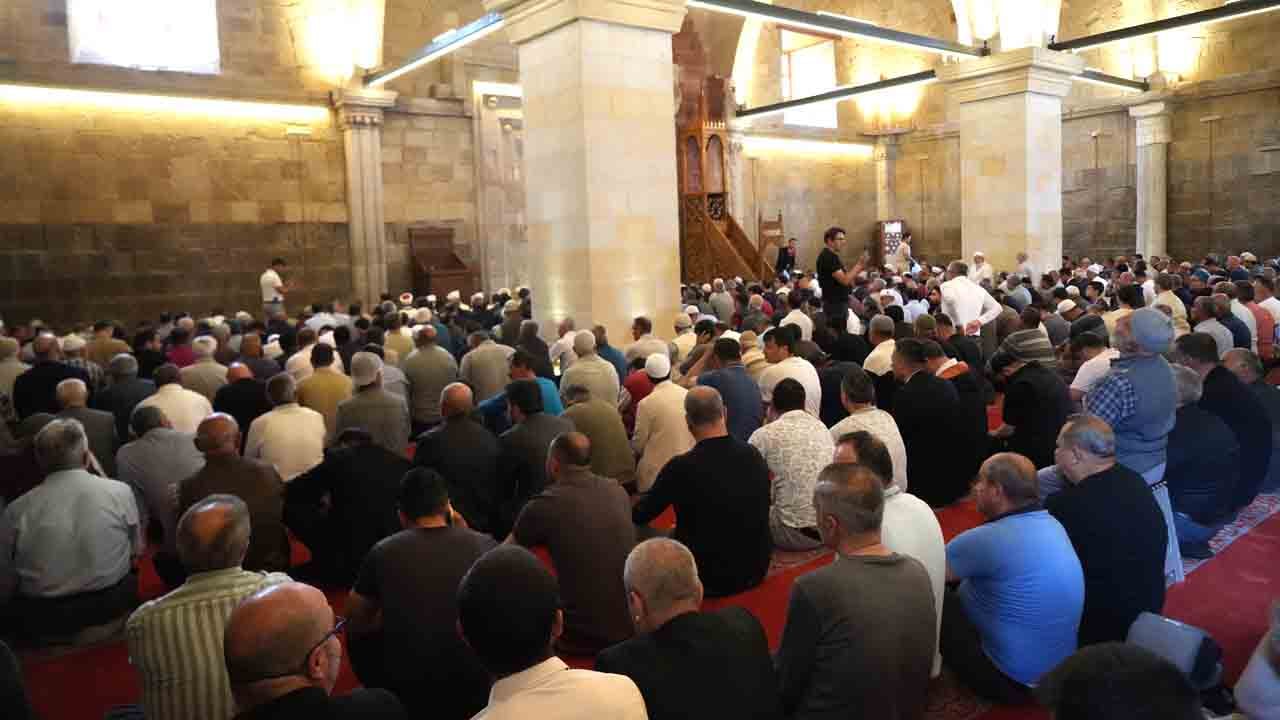 Foto - Restorasyon sonrası ilk Cuma namazı: Sungurbey Camii cemaatine kavuştu