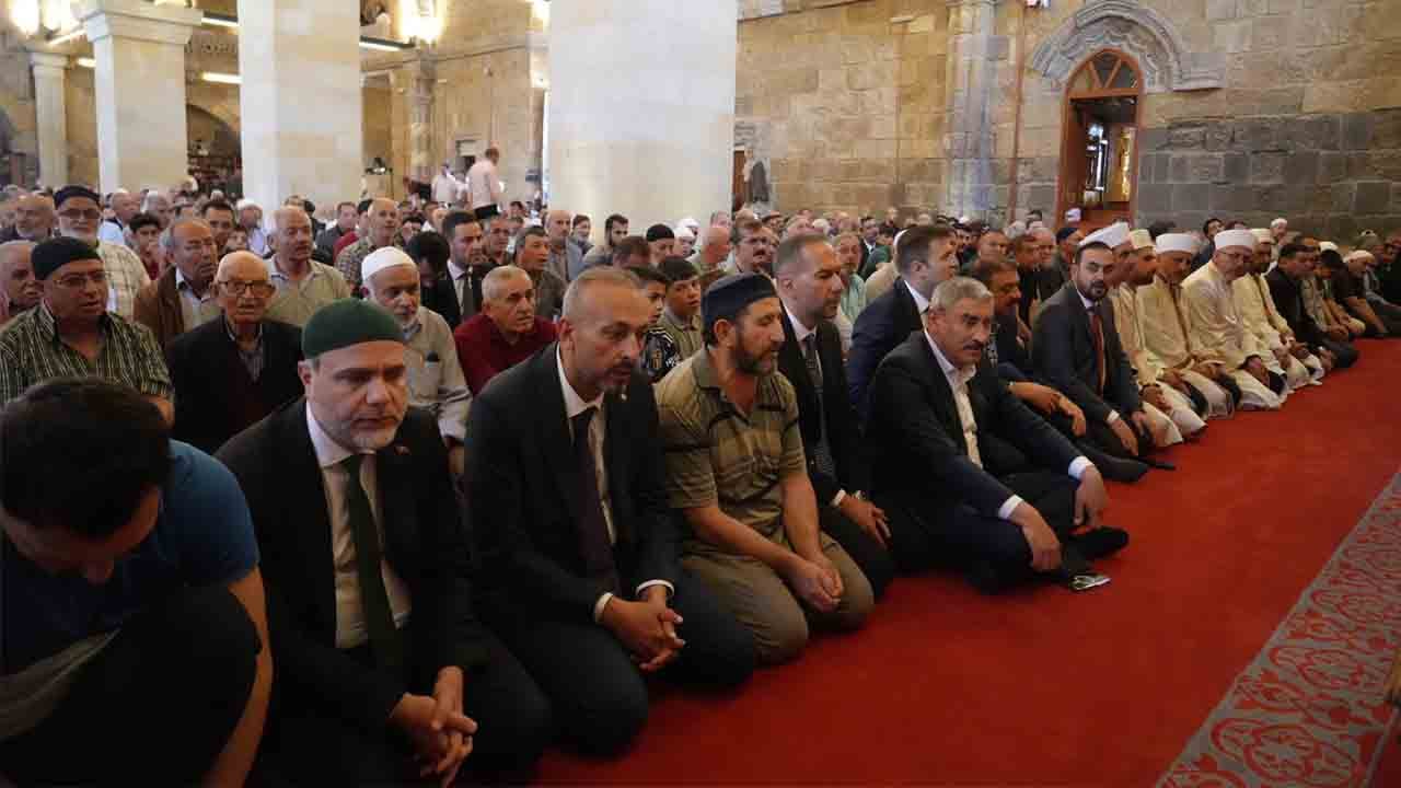 Foto - Restorasyon sonrası ilk Cuma namazı: Sungurbey Camii cemaatine kavuştu