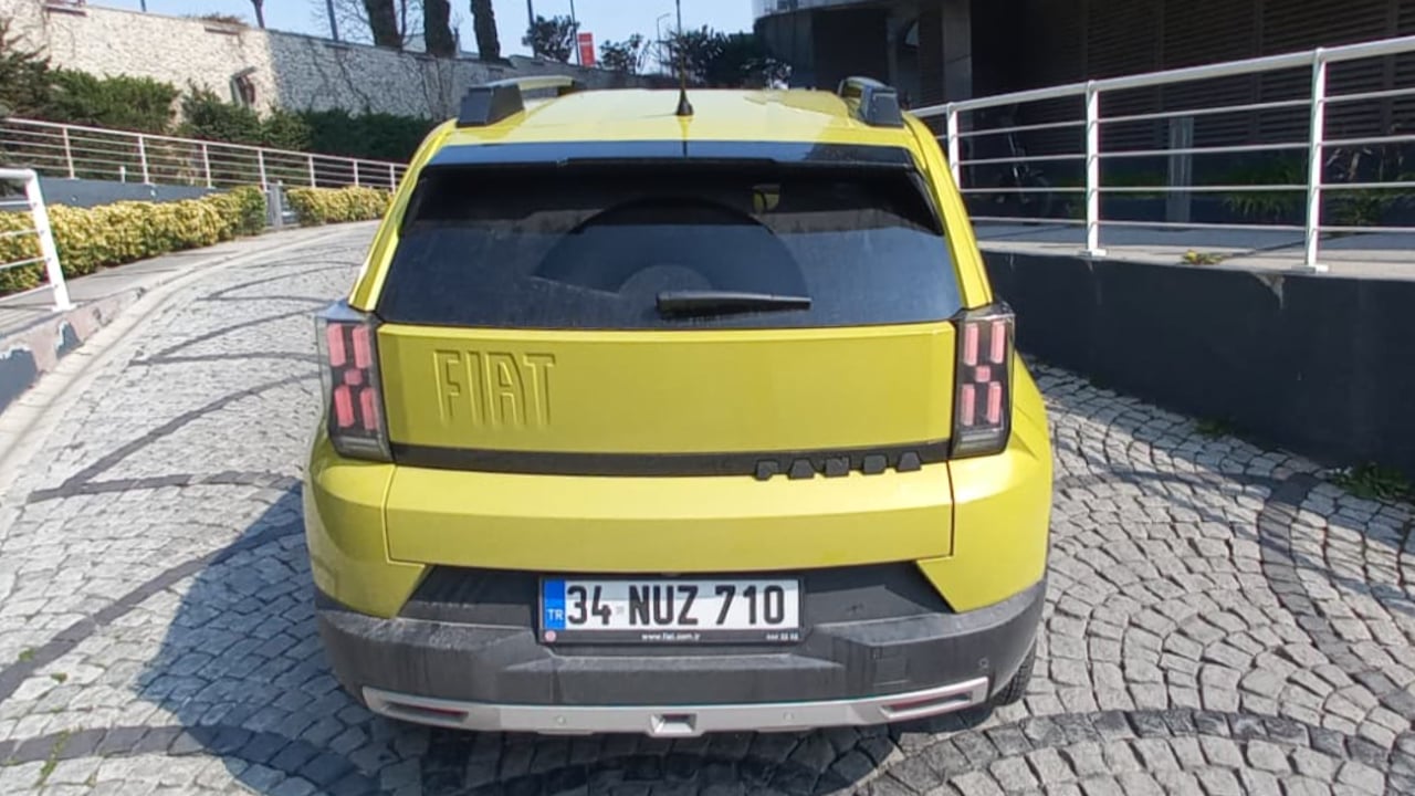 Foto - Retro tasarım, elektrikli güç! Fiat Grande Panda şehir trafiğinde neler sunuyor? 320 km menzil yeter mi?
