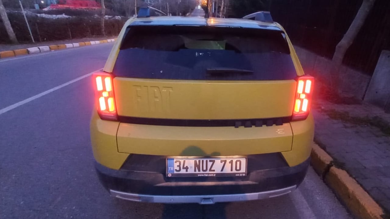 Foto - Retro tasarım, elektrikli güç! Fiat Grande Panda şehir trafiğinde neler sunuyor? 320 km menzil yeter mi?