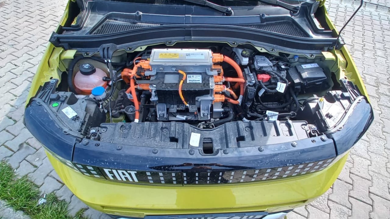 Foto - Retro tasarım, elektrikli güç! Fiat Grande Panda şehir trafiğinde neler sunuyor? 320 km menzil yeter mi?