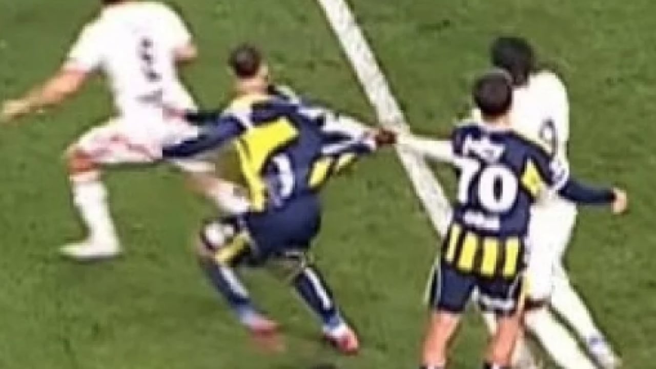 Rezalete bakın yahu! Üç günde kafa bu denli mi değişir? Yazıklar olsun...