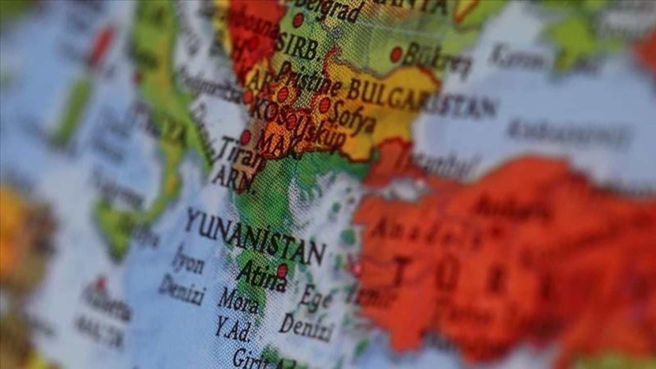 Foto - Rezil rüsva oldular: Türk ordusunu durduramayan Yunanistan, vatan toprağını peşkeş çekiyor