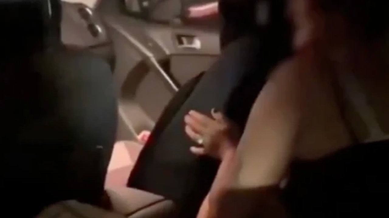 Foto - Rezilliklerini her yere taşıyorlar! İstanbul’daki ünlü AVM’de herkesin gözü önünde birlikte oldular 