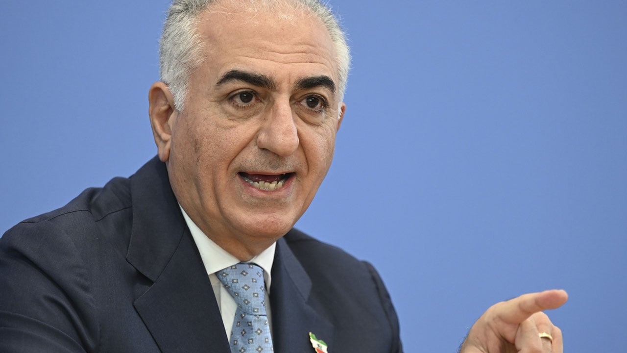 Foto - Rıza Pehlevi’ye kırmızı sıvı banyosu: Şah'ın işbirlikçi oğlu mat oldu!