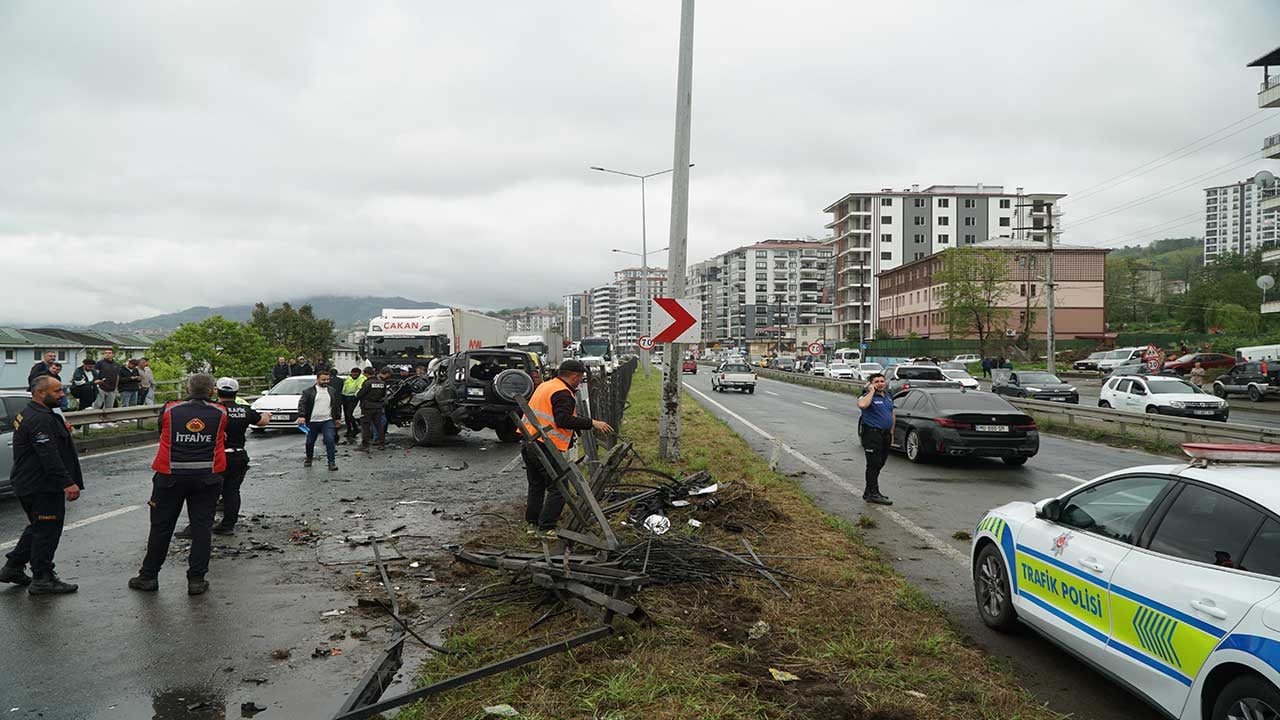 Foto - Rize'de korkunç kaza! Karşı şeride uçan cip diğer aracın üzerine düştü!