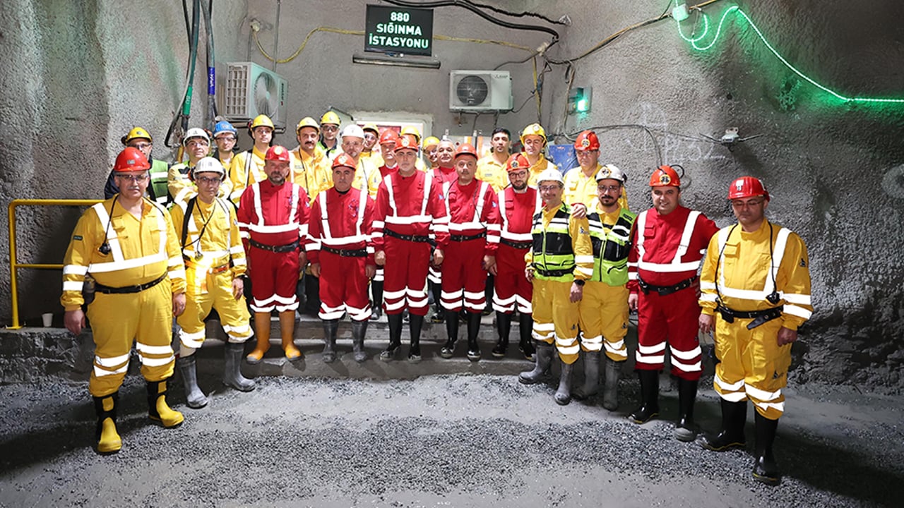 Foto - Rize’de sıradışı ziyaret! Bakan Işıkhan, yerin 320 metre altında maden işçileriyle sahur yaptı