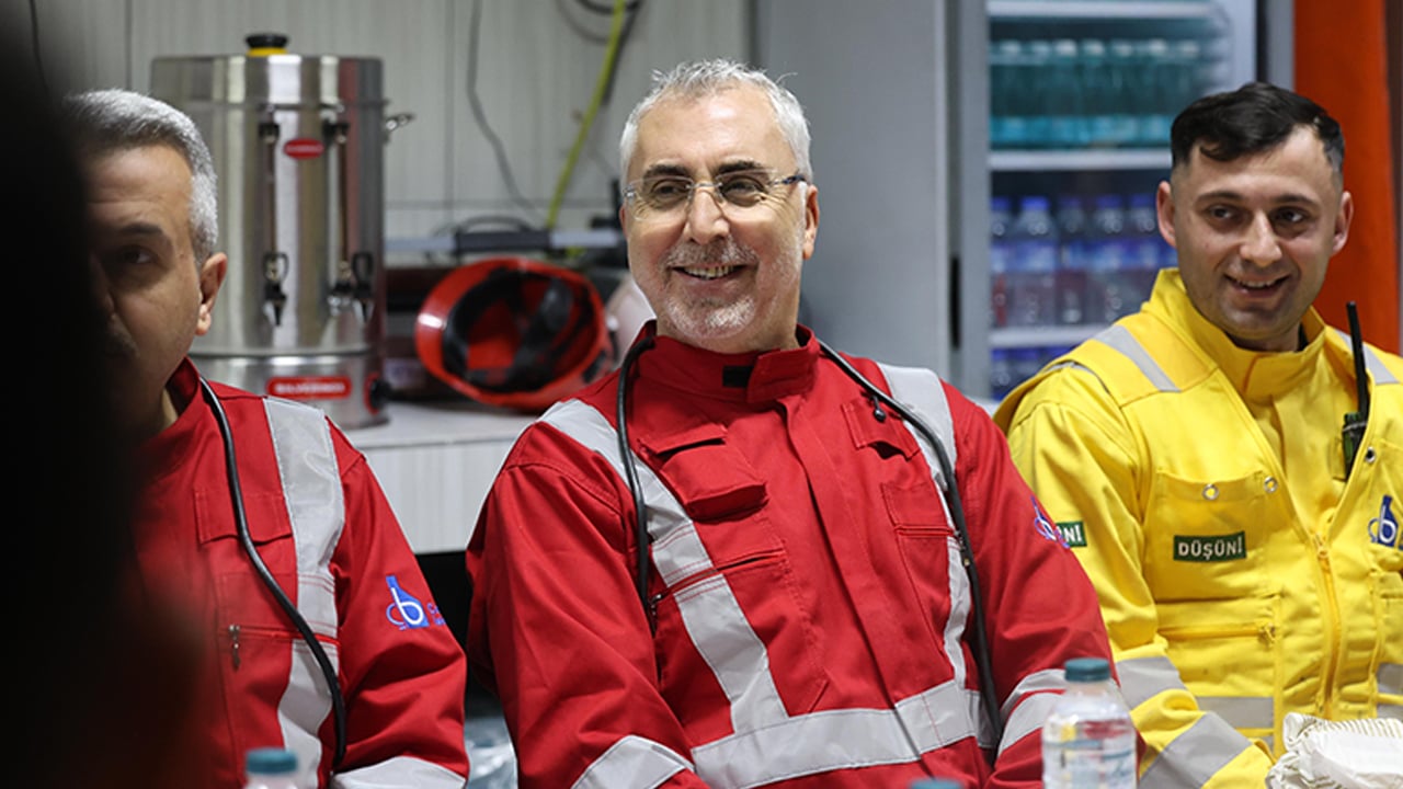 Foto - Rize’de sıradışı ziyaret! Bakan Işıkhan, yerin 320 metre altında maden işçileriyle sahur yaptı