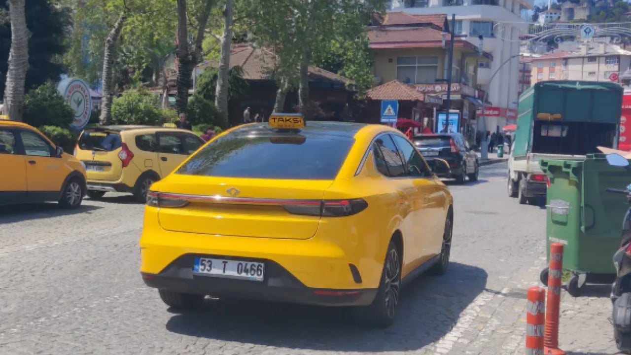 Foto - Rize'nin ilk TOGG taksisi hizmette! Sokaklarda böyle görüntülendi!