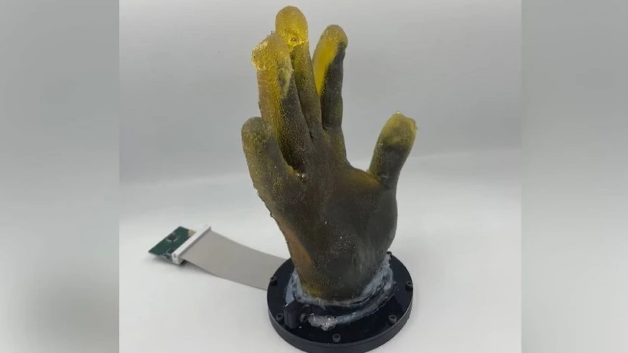 Robotlarda dokunma devrim: Yeni yapay deri insan gibi hissediyor.