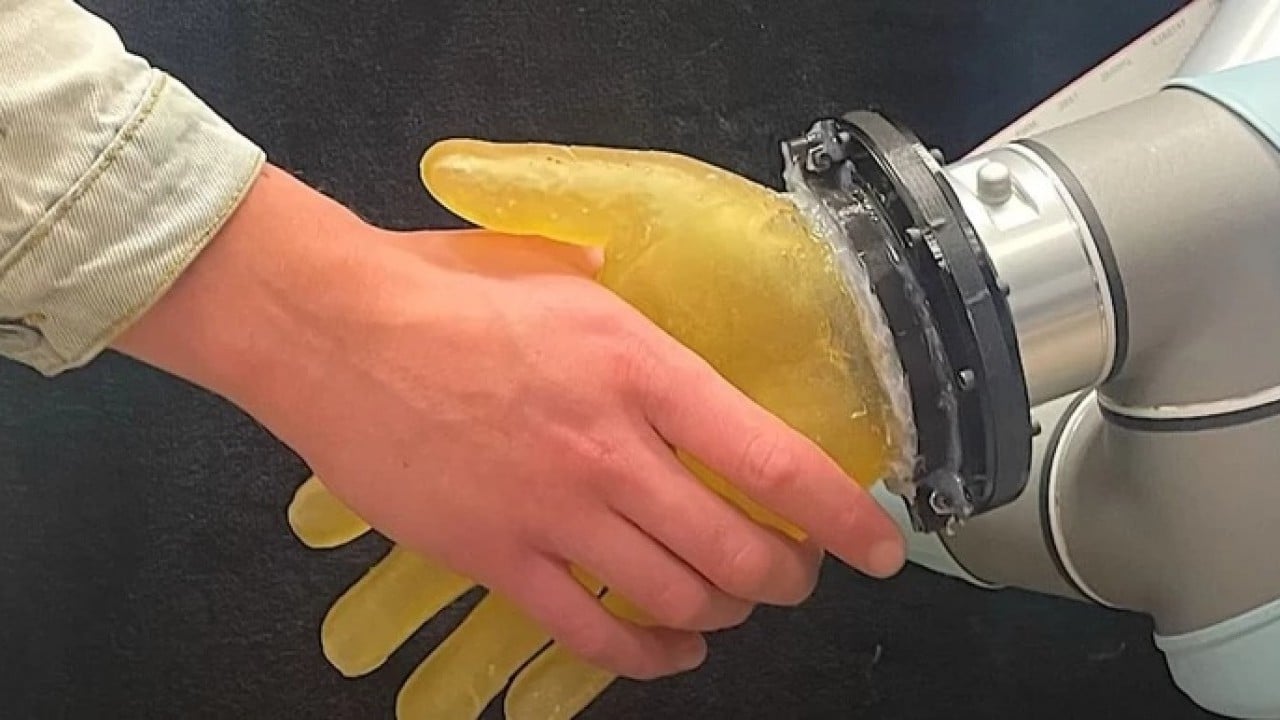 Foto - Robotlarda dokunma devrim: Yeni yapay deri insan gibi hissediyor.
