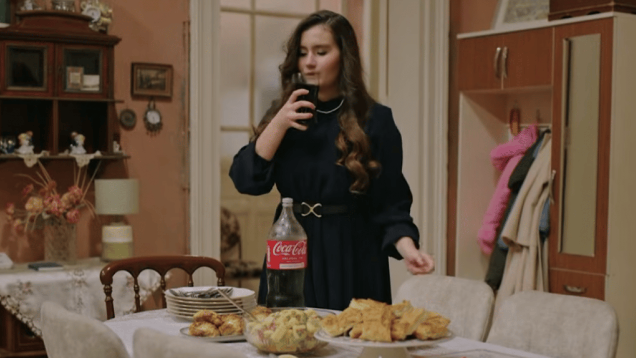 Foto - Ronaldo kadar olamadılar: Sahipsizler dizisinde skandal sahne! Soykırım destekçisi markaya yer verdiler