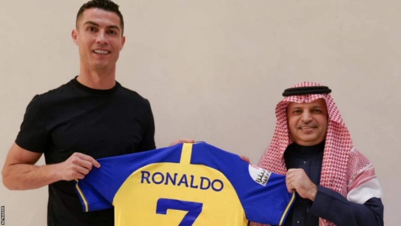 Foto - Ronaldo’nun etinden sütünden faydalanıyorlar! Suudi Arabistan’da ilginç ilan