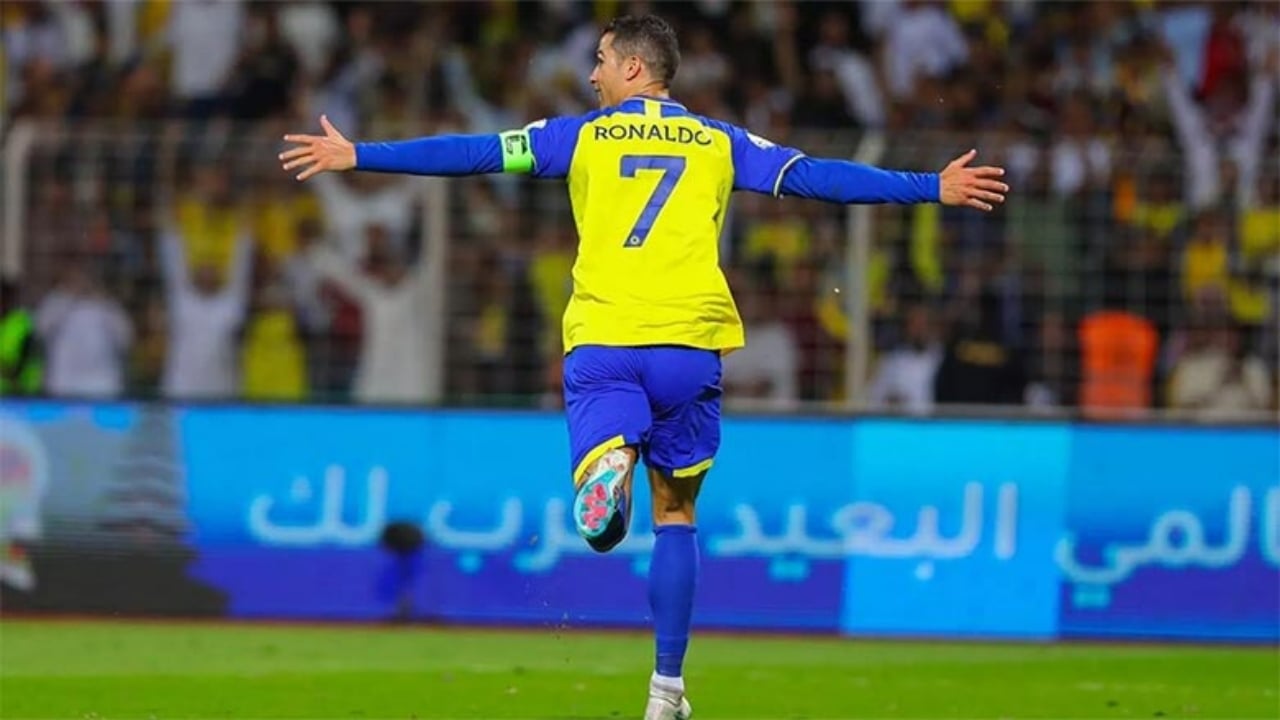 Foto - Ronaldo’nun etinden sütünden faydalanıyorlar! Suudi Arabistan’da ilginç ilan