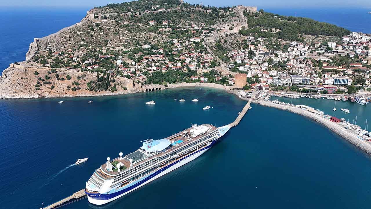 Foto - Rotayı Alanya'ya çevirdi! Görenler telefonuna sarıldı... Yüzlerce İngiliz geldi