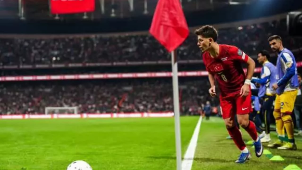 Foto - Rumen basını Türkiye maçıyla çalkalandı! Milli yıldızı Hagi'ye benzettiler!