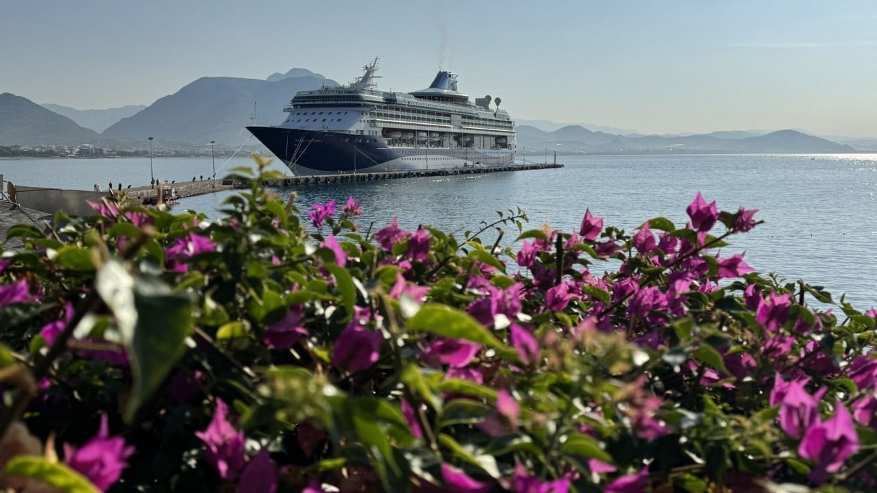 Foto - Ruslar, Almanlar, İngilizler akın akın Antalya'ya geldi: Ziyaretçi rekoru kırıldı...