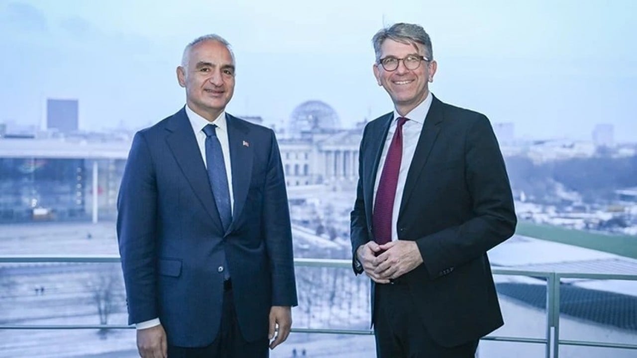 Foto - Ruslardan sonra Türkiye'yi en çok onlar ziyaret etmişti! Bakan Ersoy'dan kritik görüşme