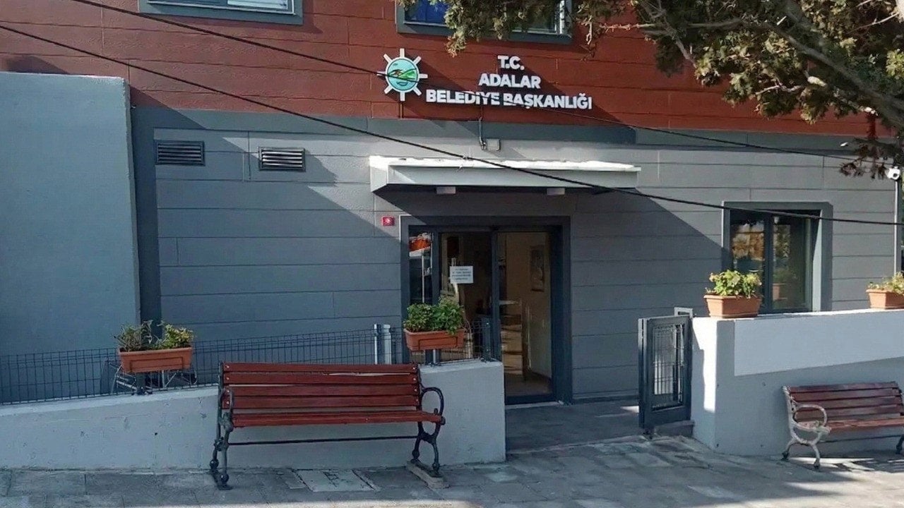 Foto - "Rüşvet" soruşturması kapsamında gözaltına alınmışlardı! CHP’li belediyeye operasyonda sıcak gelişme 