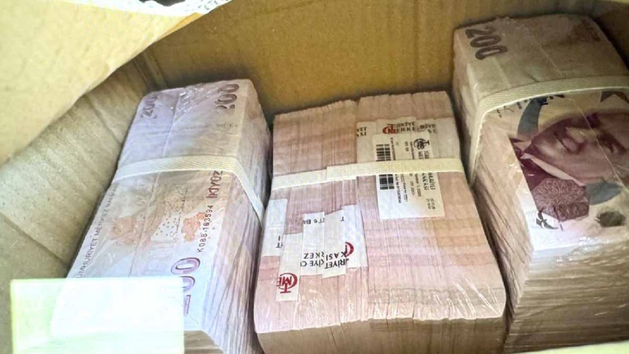 Foto - Rüşvetin kolisi bile belediyeden!