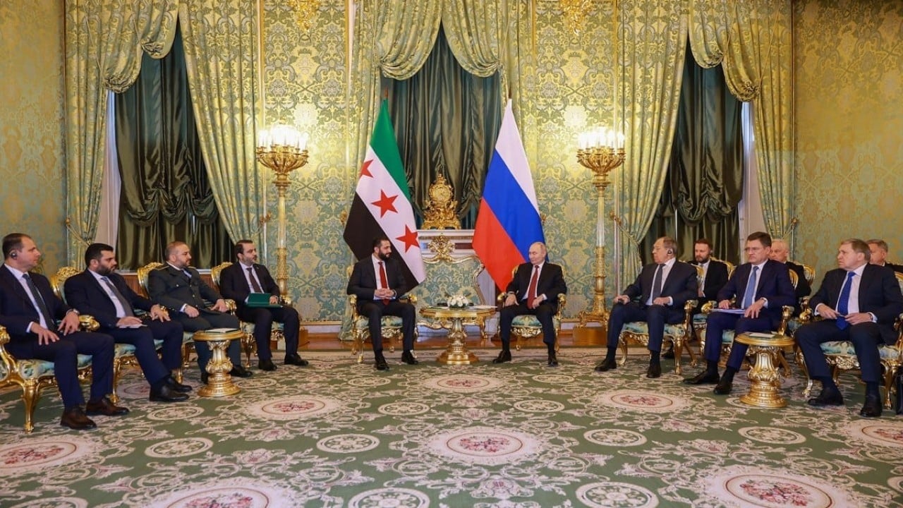 Foto - Rusya Ahmed El Şara'nın yanındaki bu ismi konuşuyor: Sanki görünmemeye çalışıyordu