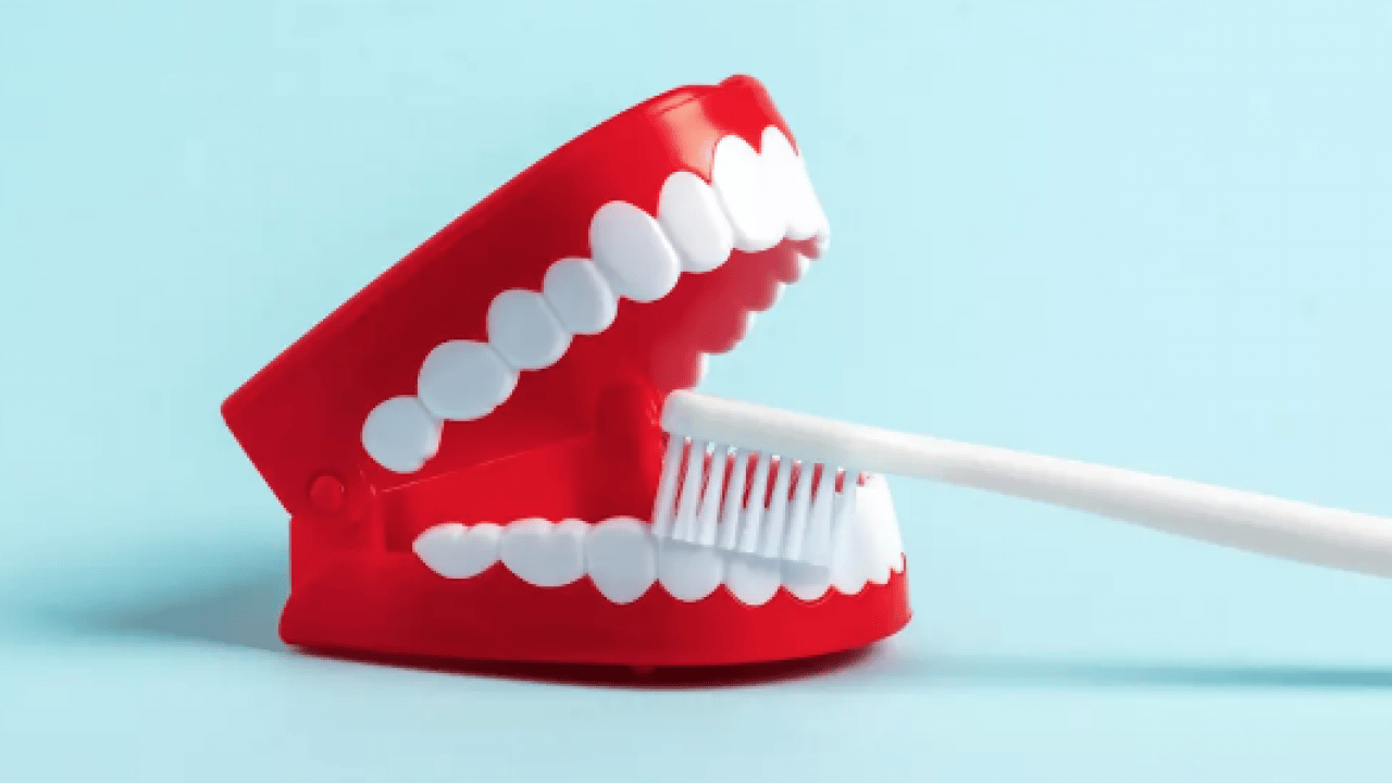 Foto - Rutin kontroller mi yoksa? Diş beyazlatma ürünleri efsane mi gerçek mi?