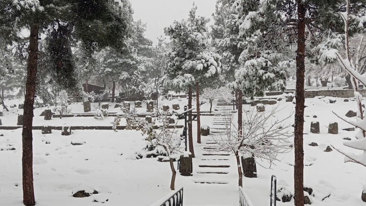 Rüya gibi manzara! 3 bin yıllık miras beyaza büründü