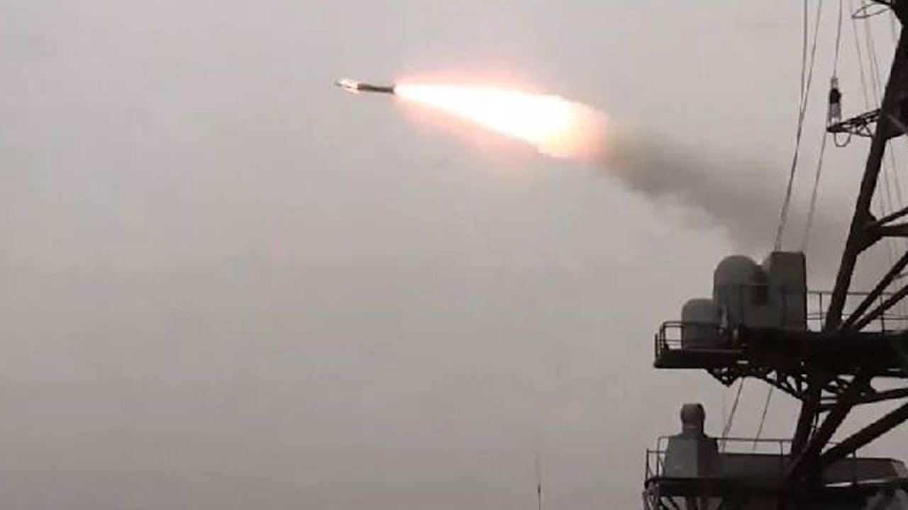 Foto - Ülkenin en kritik şehrini vuracaklardı: S-400'ler İHA'ları patır patır düşürdü