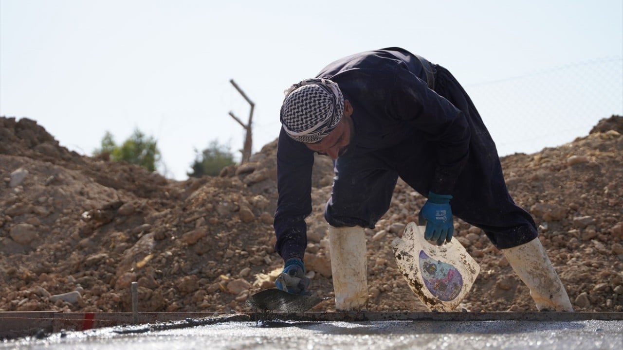 Foto - Sabah erken gelip saatlerce bekliyorlar Kavurucu sıcakta ekmek nöbeti