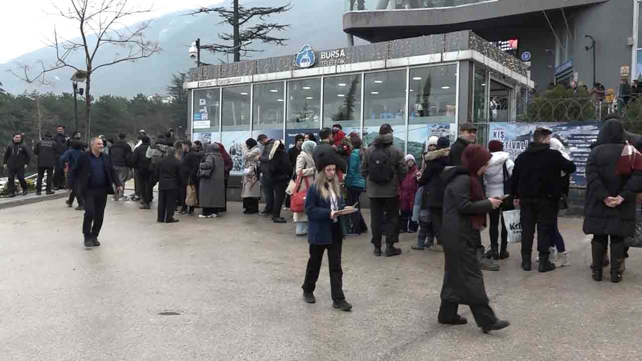 Foto - Sabah gidenler ‘tek uyanık ben değilmişim’ dedi: Metrelerce uzayan kuyruk bakın ne için