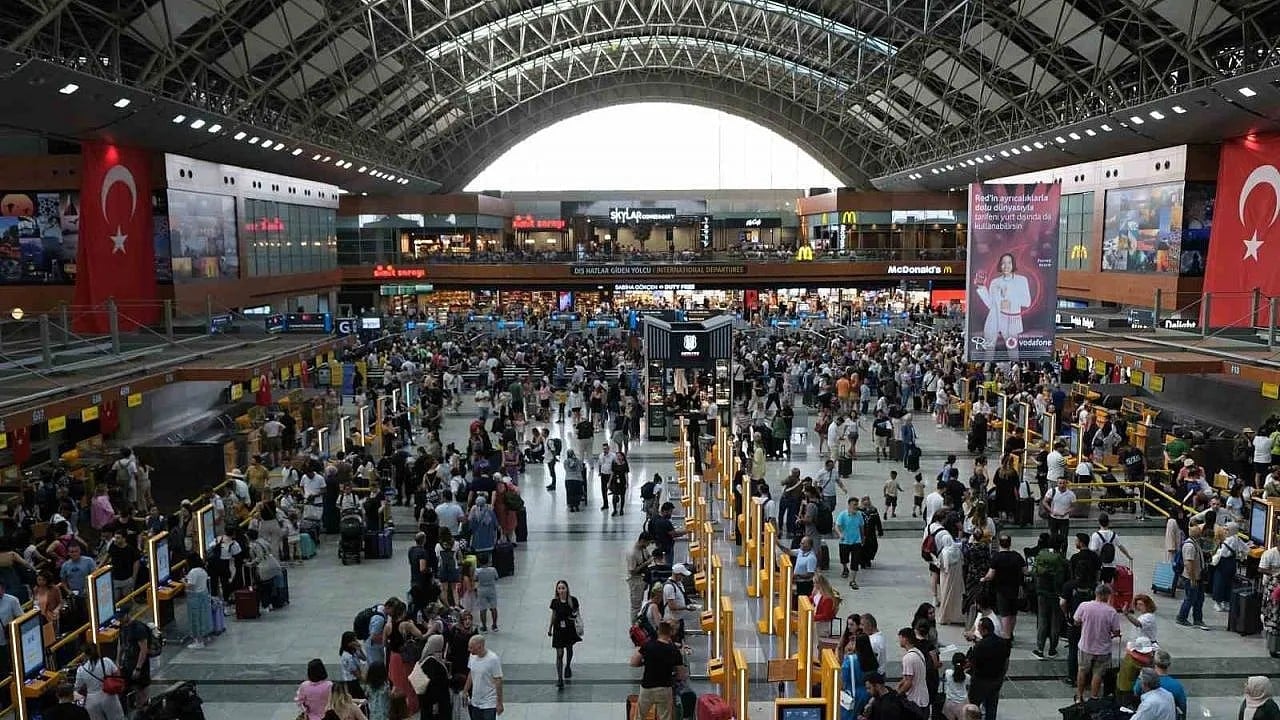 Foto - Sabiha Gökçen Havalimanı zirveyi sevdi Tarihi rekor kırdı